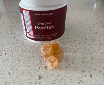 Aura Live Cola gummies