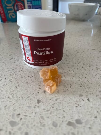 Aura Live Cola gummies